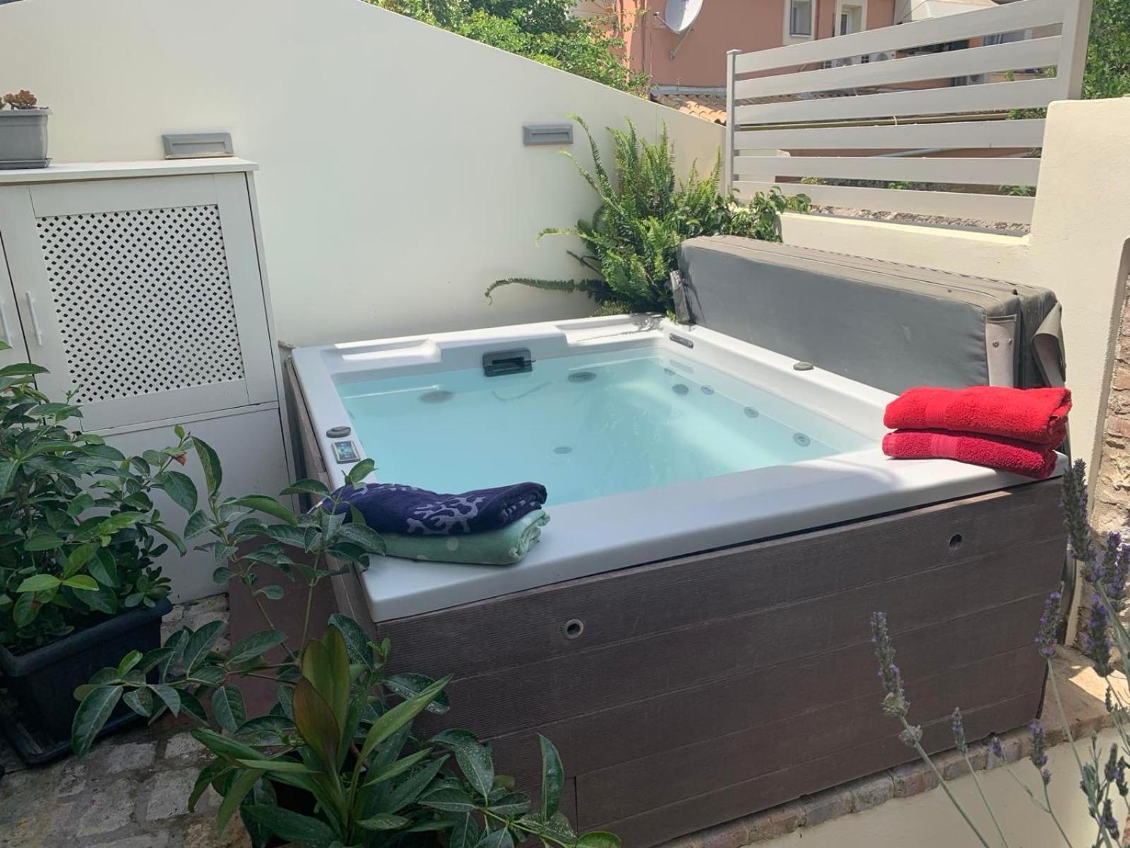 Anemomilos Jacuzzi Suite Corfu (city) Exterior foto