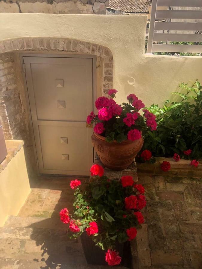 Anemomilos Jacuzzi Suite Corfu (city) Exterior foto